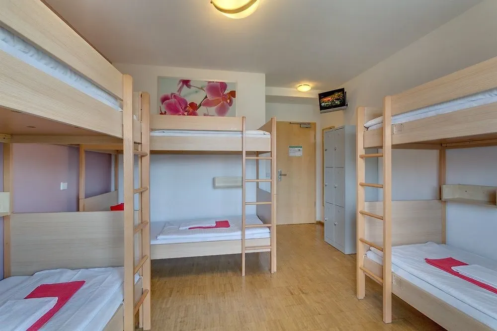 Meininger Hotel Berlin Alexanderplatz 3*,