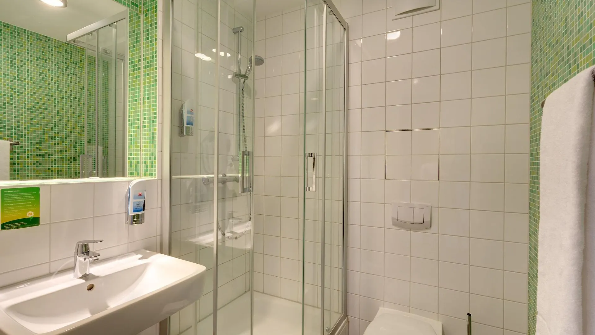 Meininger Hotel Berlin Alexanderplatz 3*,