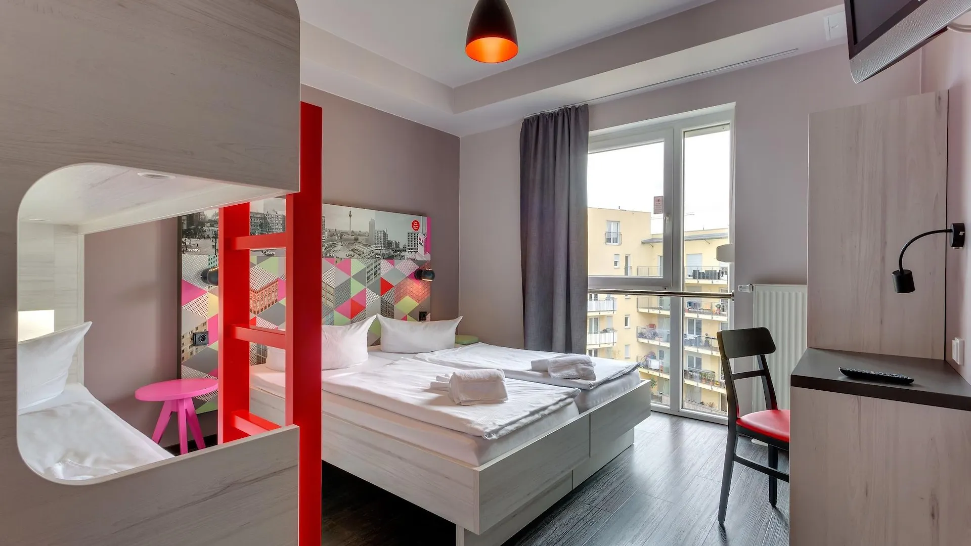 Meininger Hotel Berlin Alexanderplatz 3*,