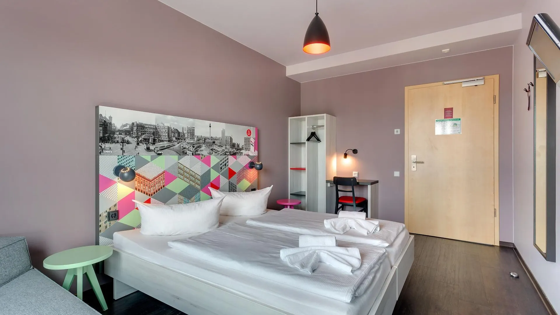 Meininger Hotel Berlin Alexanderplatz 3*,