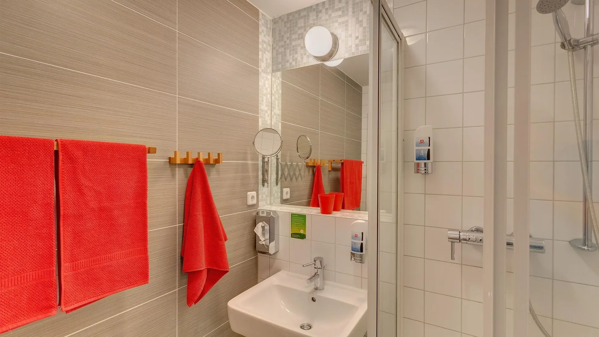 Meininger Hotel Berlin Alexanderplatz 3*,