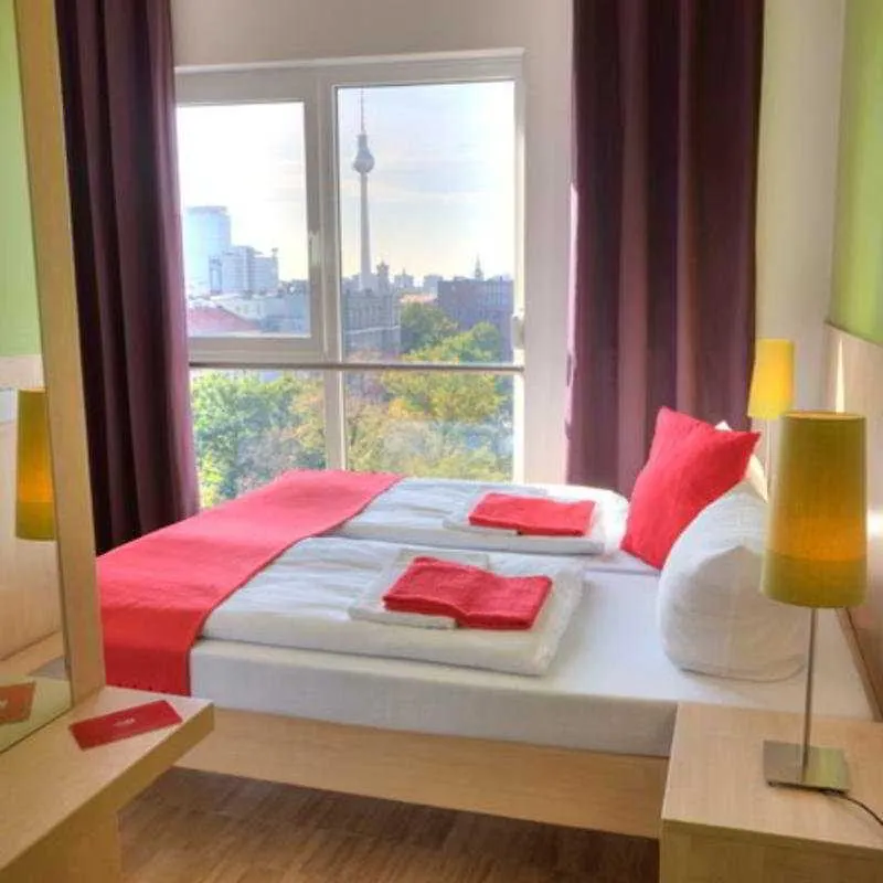 Meininger Hotel Berlin Alexanderplatz 3*,